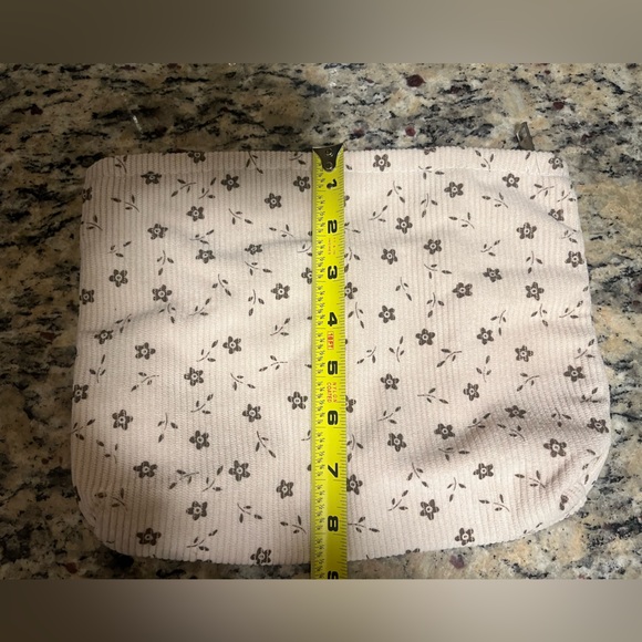 NWOT Makeup/Toiletry Bag - Picture 2 of 4